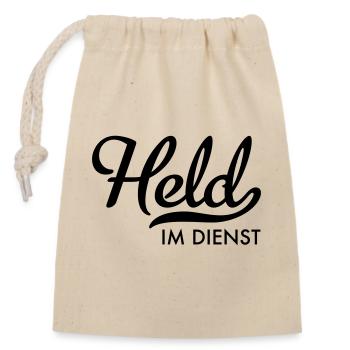 Held im Dienst - Verschließbarer Geschenkbeutel aus Baumwolle (14x20cm) - Natur - Vorne