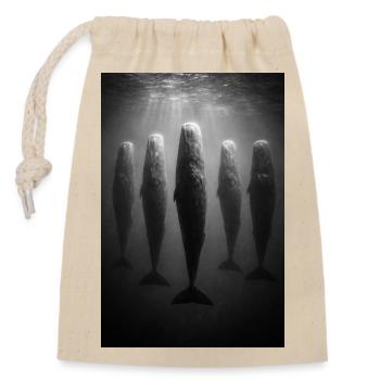 Underwater whales in the beam of light - Closable cotton gift bag (14x20cm) - nature - Front