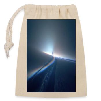Lone Wanderer auf dem Frostrücken - Verschließbarer Geschenkbeutel aus Baumwolle (14x20cm) - Natur - Vorne
