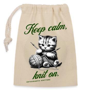Keep calm, knit on. - Süße strickende Katze Retro - Verschließbarer Geschenkbeutel aus Baumwolle (14x20cm) - Natur - Vorne