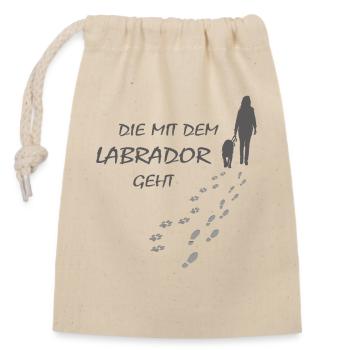 Die mit dem Labrador geht, Hundepfoten Labbi Gassi - Verschließbarer Geschenkbeutel aus Baumwolle (14x20cm) - Natur - Vorne