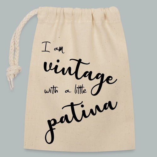 I am vintage with a little patina - Verschließbarer Geschenkbeutel aus Baumwolle (14x20cm)