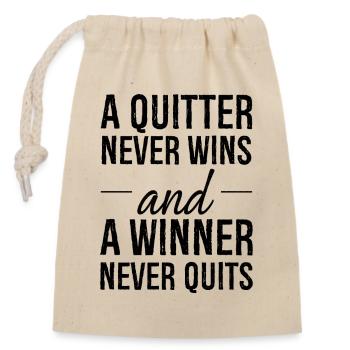 a quitter never wins and a winner never quits - Closable cotton gift bag (14x20cm) - nature - Front