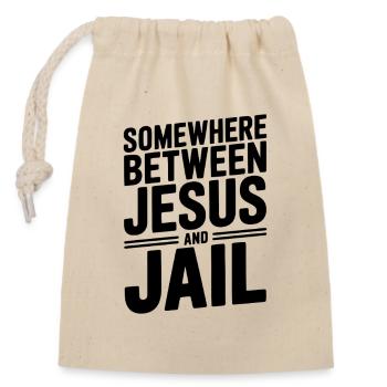 Somewhere Between Jesus and Jail - Closable cotton gift bag (14x20cm) - nature - Front