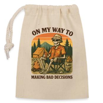 Camping Humor On My Way To Making Bad Decisions - Closable cotton gift bag (14x20cm) - nature - Front