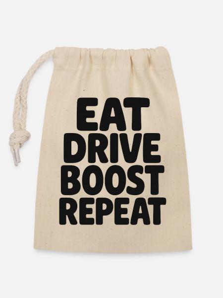 Eat Drive Boost Repeat - Verschließbarer Geschenkbeutel aus Baumwolle (14x20cm) - Natur
