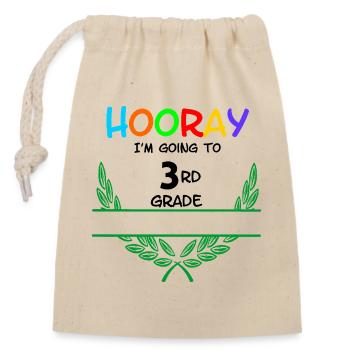 Hooray I'm going to 3rd grade - namespace** - Closable cotton gift bag (14x20cm) - nature - Front