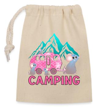 Camping in den Bergen - Familie Wohnwagen - Verschließbarer Geschenkbeutel aus Baumwolle (14x20cm) - Natur - Vorne