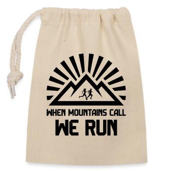 Trailrunner - Wenn die Berge rufen - wir laufen - Verschließbarer Geschenkbeutel aus Baumwolle (14x20cm) - Natur - Vorne