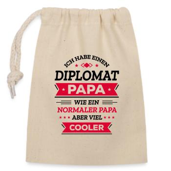 DIPLOMAT PAPA: COOL, GLOBAL, STIL, EXKLUSIV - Verschließbarer Geschenkbeutel aus Baumwolle (14x20cm) - Natur - Vorne