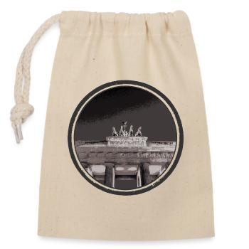 Abendliche Berliner Brandenburger Tor - Verschließbarer Geschenkbeutel aus Baumwolle (14x20cm) - Natur - Vorne