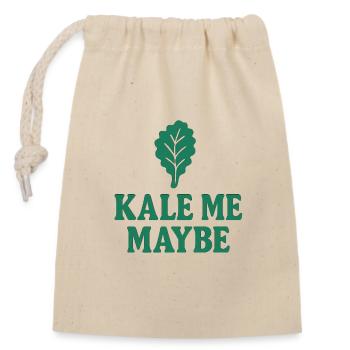 Kale Me Maybe – Funny Veggie Design - Closable cotton gift bag (14x20cm) - nature - Front