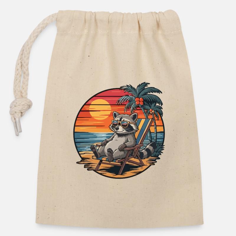 Raton laveur drôle sur la plage Coucher de soleil pendant les vacances d’été - Sac cadeau en coton avec cordon (14 x 20 cm) - nature