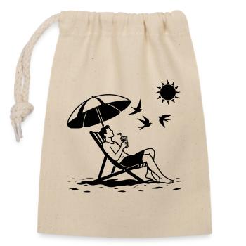 Relaxing in a deck chair on the beach - Closable cotton gift bag (14x20cm) - nature - Front
