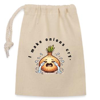 I make onions cry – Lustiger Küchen Spruch - Verschließbarer Geschenkbeutel aus Baumwolle (14x20cm) - Natur - Vorne