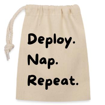 Deploy. Nap. Repeat. - Verschließbarer Geschenkbeutel aus Baumwolle (14x20cm) - Natur - Vorne
