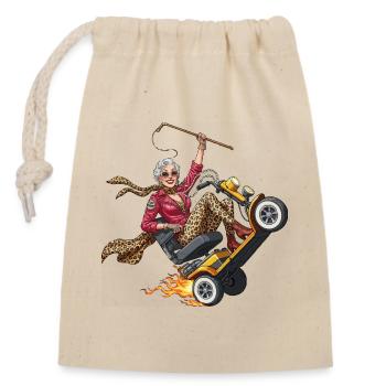Granny auf Rennfahrer mit Flammen - Verschließbarer Geschenkbeutel aus Baumwolle (14x20cm) - Natur - Vorne