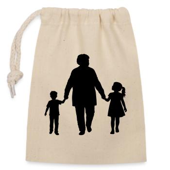 Großeltern Enkelkind Silhouette Spazieren Familie - Verschließbarer Geschenkbeutel aus Baumwolle (14x20cm) - Natur - Vorne