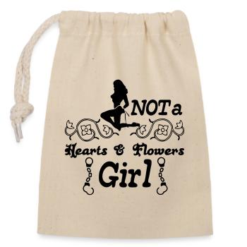 Not a hearts&flowers girl Geschenk - Verschließbarer Geschenkbeutel aus Baumwolle (14x20cm) - Natur - Vorne