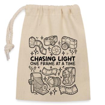 Chasing Light – Frame für Frame - Verschließbarer Geschenkbeutel aus Baumwolle (14x20cm) - Natur - Vorne