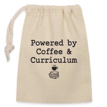 Powered by Coffee &amp; Curriculum Coffee Statement - Closable cotton gift bag (14x20cm) - nature - Front