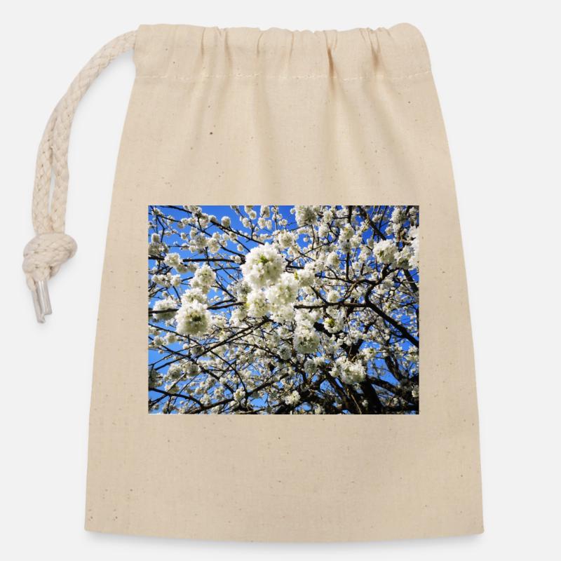 Blühender Kirschbaum im Frühling - Verschließbarer Geschenkbeutel aus Baumwolle (14x20cm) - Natur