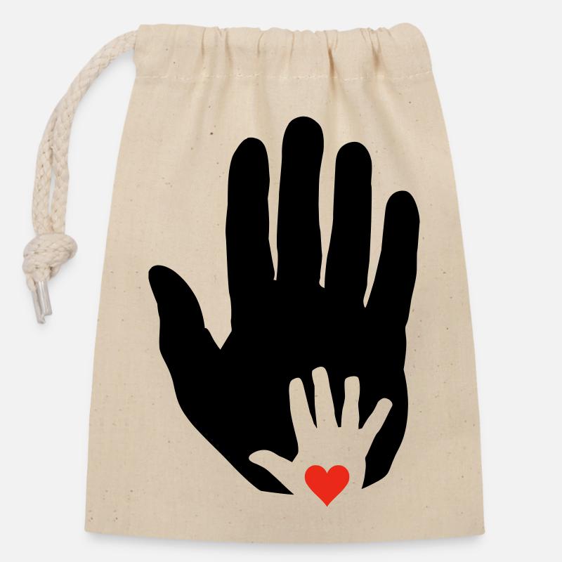 Cœur dans la main de bébé dans la main plus âgée! - Sac cadeau en coton avec cordon (14 x 20 cm) - nature