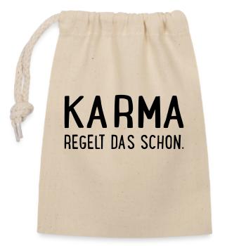 Karma regelt das schon - Verschließbarer Geschenkbeutel aus Baumwolle (14x20cm) - Natur - Vorne