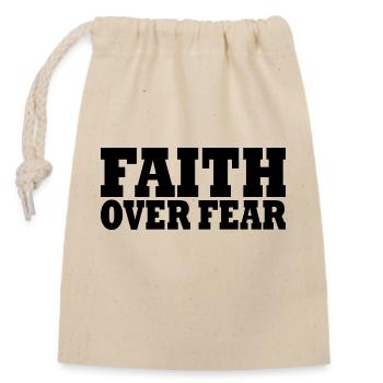 Faith over fear - Verschließbarer Geschenkbeutel aus Baumwolle (14x20cm) - Natur - Vorne