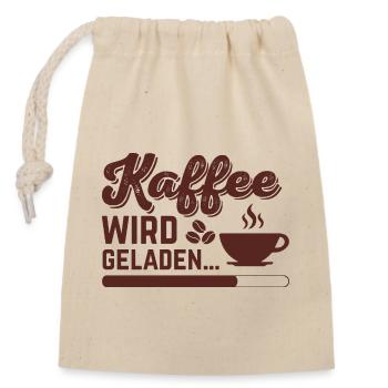 Kaffee wird geladen - Verschließbarer Geschenkbeutel aus Baumwolle (14x20cm) - Natur - Vorne