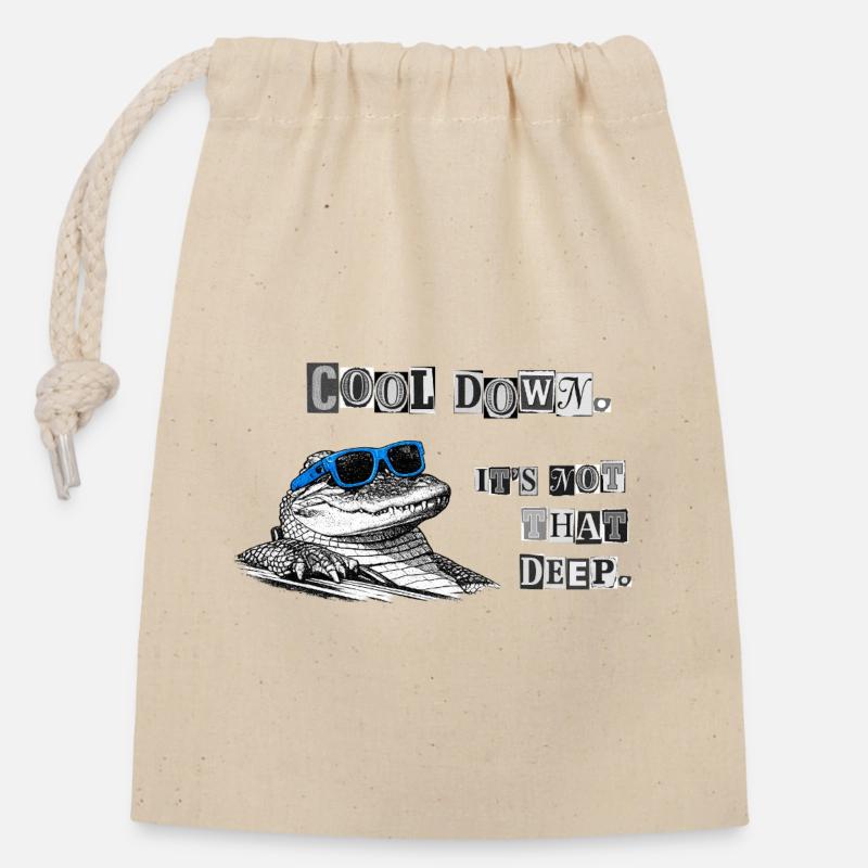 Cool Down – It's Not That Deep Crocodile Meme - Closable cotton gift bag (14x20cm) - nature