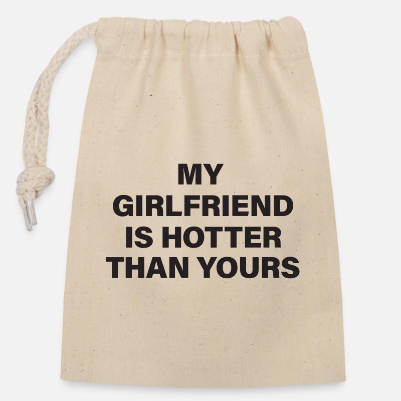 My girlfriend is hotter - Closable cotton gift bag (14x20cm) - nature