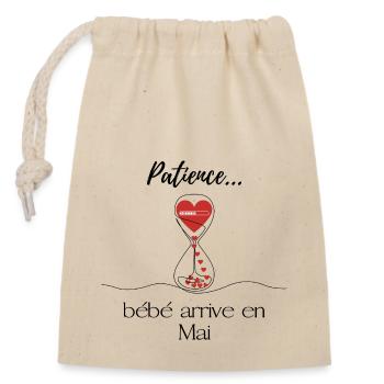 Annonce grossesse. Patience bébé arrive en Mai - Sac cadeau en coton avec cordon (14 x 20 cm) - nature - Devant