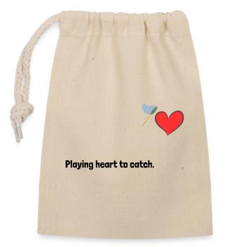 Playing heart to catch. - Closable cotton gift bag (14x20cm) - nature - Front
