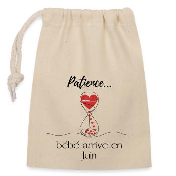 Annonce grossesse. Patience bébé arrive en Juin - Sac cadeau en coton avec cordon (14 x 20 cm) - nature - Devant