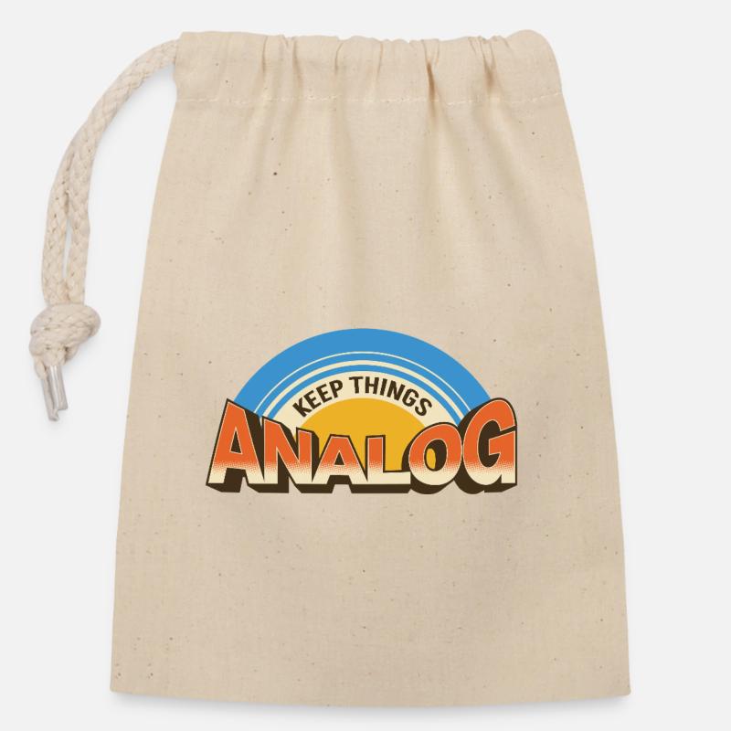 Keep Things Analog – Retro Tech Statement - Closable cotton gift bag (14x20cm) - nature