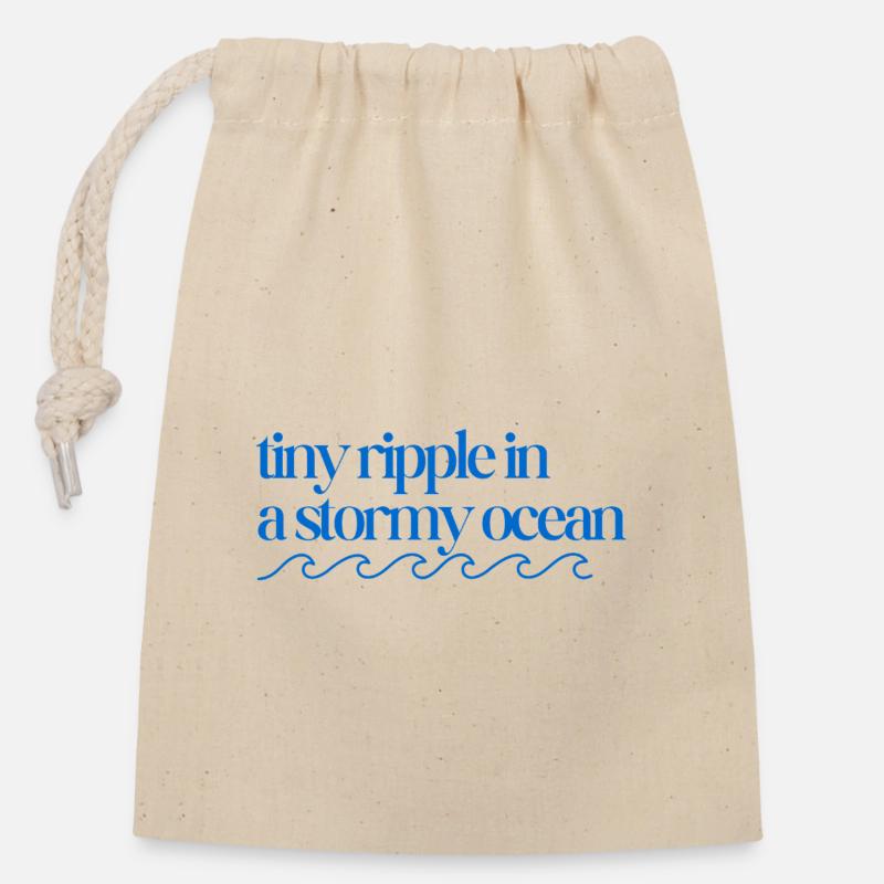 Tiny ripple in a stormy ocean with waves - Verschließbarer Geschenkbeutel aus Baumwolle (14x20cm) - Natur
