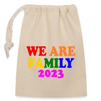 We are family 2023 - Sac cadeau en coton avec cordon (14 x 20 cm) - nature - Devant
