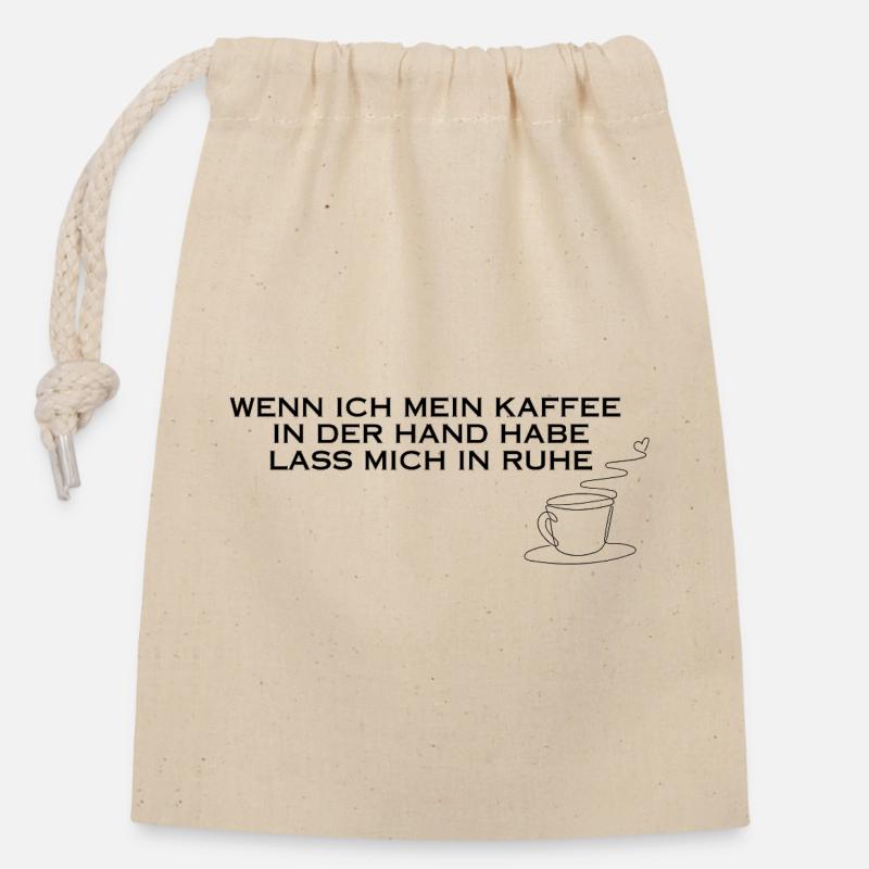 Kaffee in der Hand - Verschließbarer Geschenkbeutel aus Baumwolle (14x20cm) - Natur