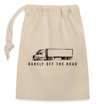 rarely off road trucker lkw fernfahrer spruch - Verschließbarer Geschenkbeutel aus Baumwolle (14x20cm) - Natur - Vorne