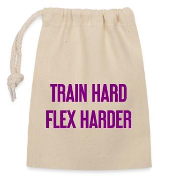 Train Hard Flex Harder - Verschließbarer Geschenkbeutel aus Baumwolle (14x20cm) - Natur - Vorne