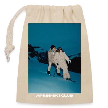 Couple de skieurs élégants dans un paysage enneigé - Sac cadeau en coton avec cordon (14 x 20 cm) - nature - Devant