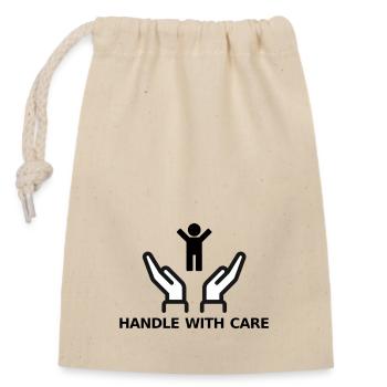 HANDLE WITH CARE - Verschließbarer Geschenkbeutel aus Baumwolle (14x20cm) - Natur - Vorne