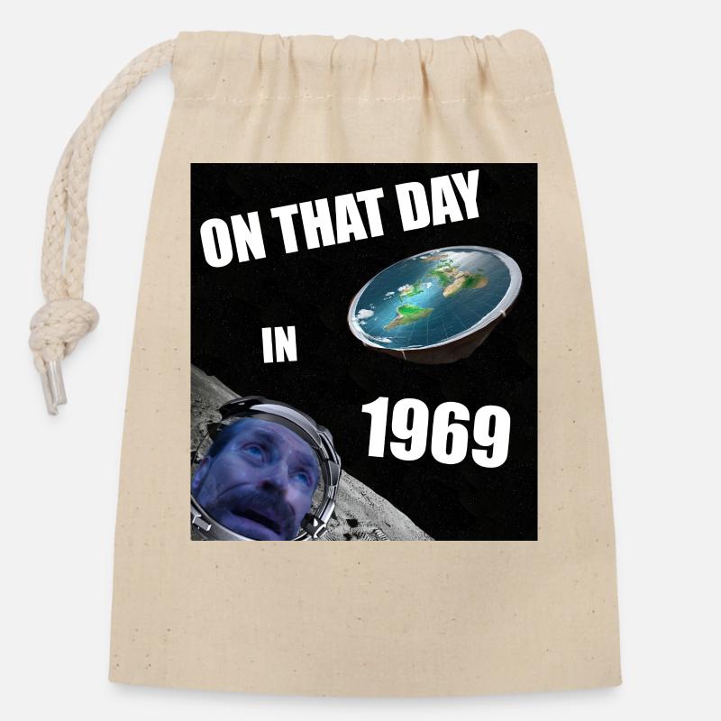 flat earth cosmos moon tshirt flat earth - Closable cotton gift bag (14x20cm) - nature