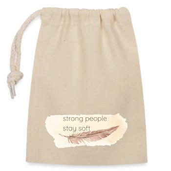 Strong people stay soft - Verschließbarer Geschenkbeutel aus Baumwolle (14x20cm) - Natur - Vorne