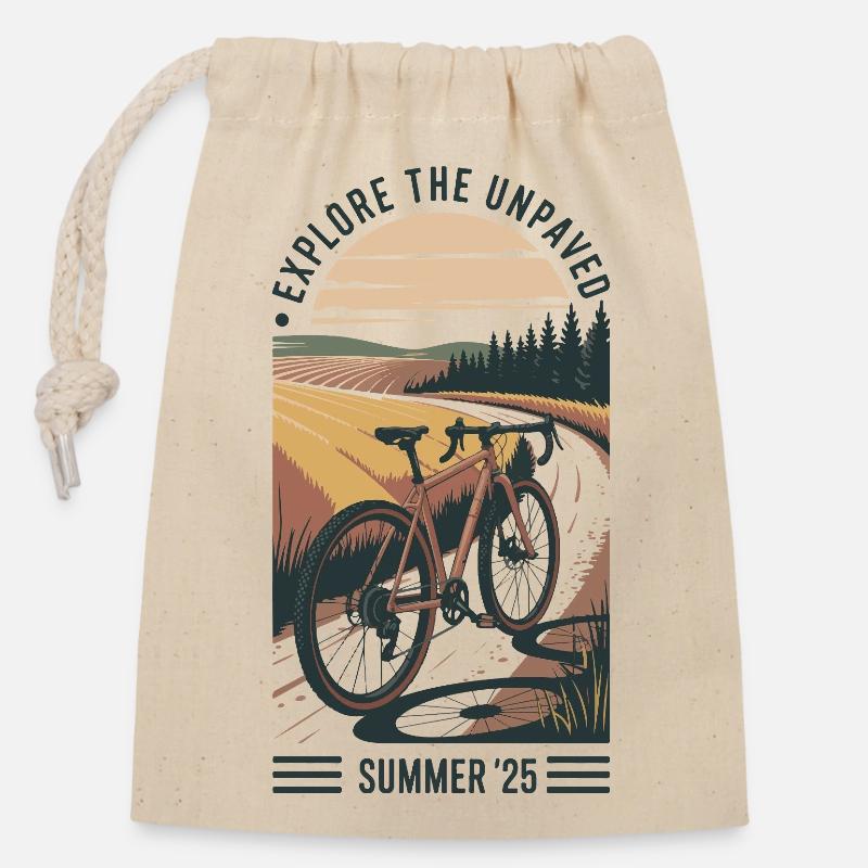 Faire du vélo à travers les champs d’été - Sac cadeau en coton avec cordon (14 x 20 cm) - nature