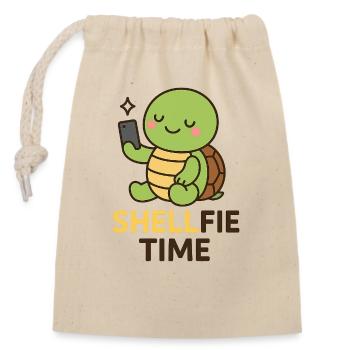 Shellfie Time – Cute Turtle Selfie - Closable cotton gift bag (14x20cm) - nature - Front