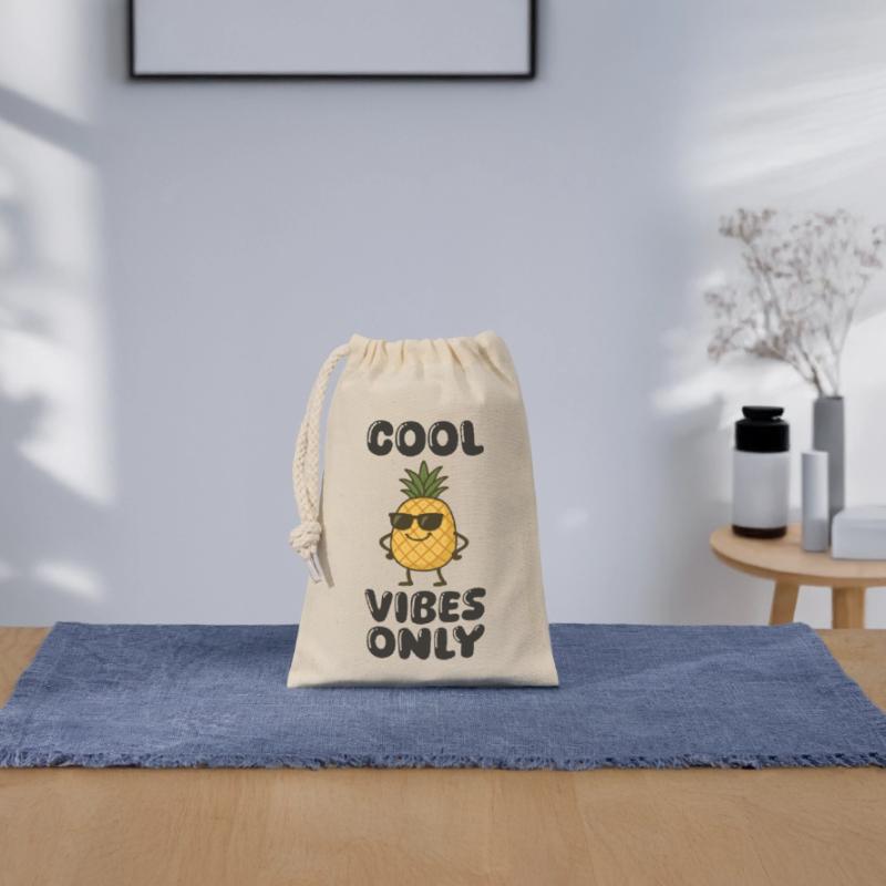 Bande dessinée ananas Sac cadeau en coton avec cordon (14 x 20 cm)
