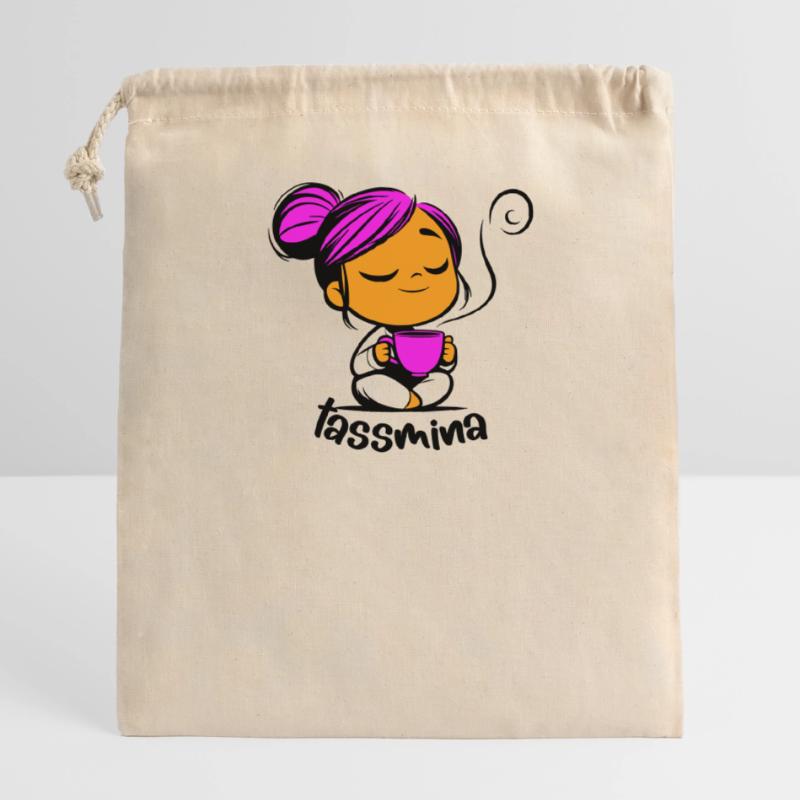 Tassmina enspannt mit einer Tasse Tee oder Kaffee Verschließbarer Geschenkbeutel aus Baumwolle (14x20cm)