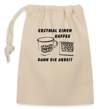 Erstmal einen Kaffee dann die Arbeit - Verschließbarer Geschenkbeutel aus Baumwolle (14x20cm) - Natur - Vorne